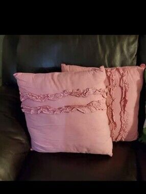 AS New ,never Use It ,Pink Ruffle Decorative Throw Pillow - Brand Bouclor